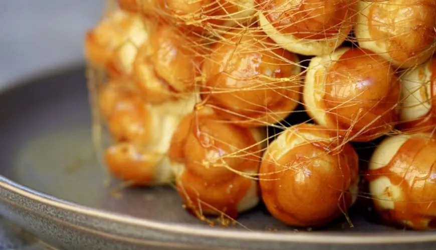 Forbered en croquembouche og imponer dine gæster