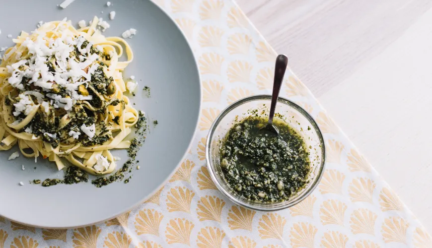 Hjemmelavet pesto bringer smagen af Italien til dit køkken